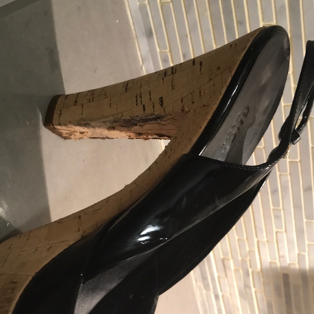 Gucci open toe heels. - Picture 3 of 11